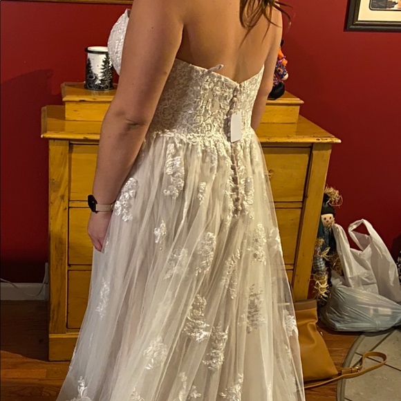 Essense of Australia D2537 Wedding dress - Picture 11 of 11